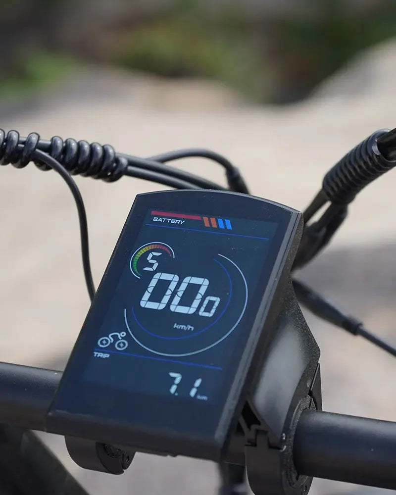 Digital display on a OTIDA R7 MAX Dual Motor Electric Bike handlebar with battery and speed information.